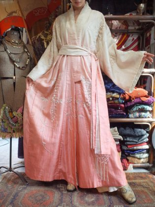 古着 通販　c.1920s Beautiful Wisteria Embroidery Gradation Silk Gown