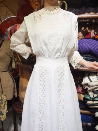 ΡOver A Century Early 1900s Antique Embroidery & Lace Beautiful White Dress
