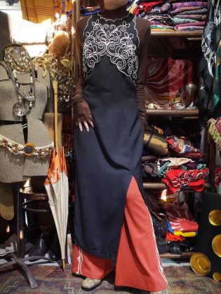 古着 通販　Art Nouveau Code Embroidery Slit Dress