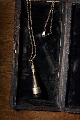  ΡBritish mid 20th wood cigar cutter necklace 20 ꥹ å ͥå쥹 