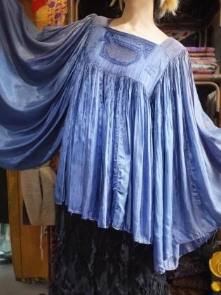  Ρc.1960s Afghanistan Fade Navy Silk Gather Blouse