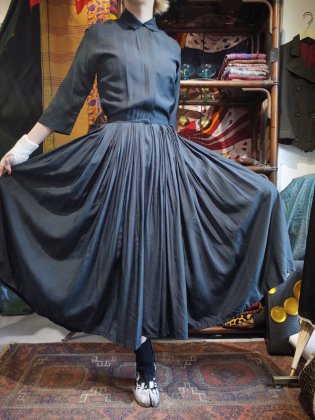  Ρc.1950~60s JOSEPH MAGNIN Beautiful Silhouette Black Silk Dress