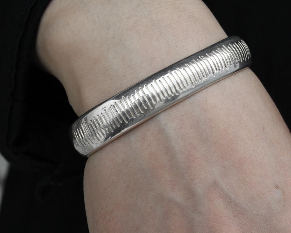 ヴィンテージ シルバー バングル【BALI Suarti STERLING