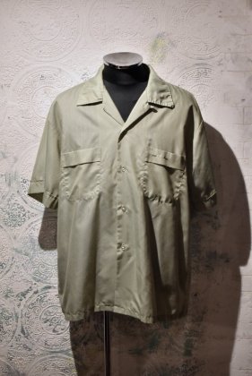  Ρus ~1970  open collar s/s shirt