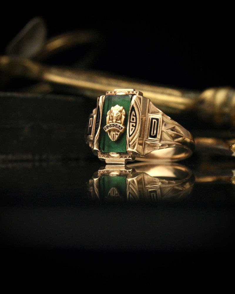 ヴィンテージ カレッジリング【JOSTEN 10kt Gold × Green ST Wolf Emblem Top】【1966's-】Class  Ring