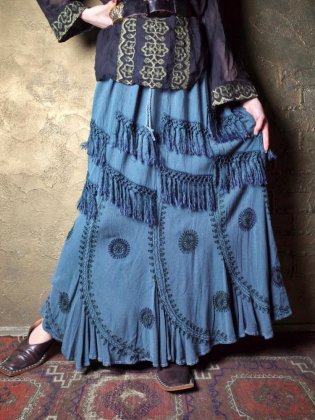  ΡFade Green Embroidery & Fringe Rayon Skirt