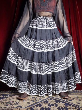  ΡBlack & White India Cotton Tiered Skirt