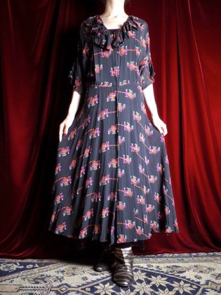  ΡOriental People Pattern Sheer Front Open Dress / Gown