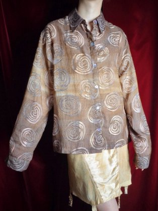  ΡUzumaki Pattern Gradation Sheer Shirt