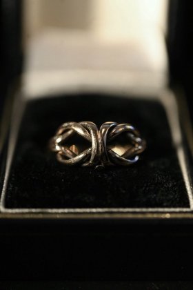  ΡBritish 1900s 9ct gold knot ring