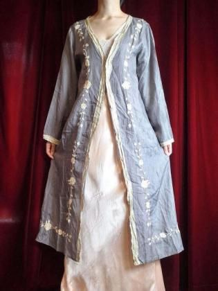  ΡOriental Flower Embroidery Silk Gown