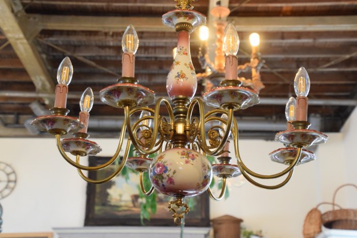 真鍮製 色鮮やかな花柄陶器のシャンデリア 8灯 (送料込み) - Antiques