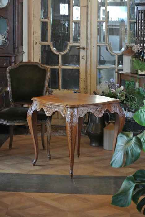 ロココ 貝殻装飾のカフェテーブル ルイ15世様式ロカイユ装飾テーブル