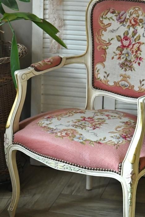フランスアンティークピンクプチポワン肘掛け椅子チェアー