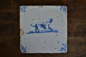 Delft Tile  動物　犬A（右向き）