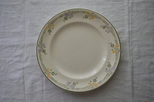 Assiette plate ancienne en faience de Longwy A