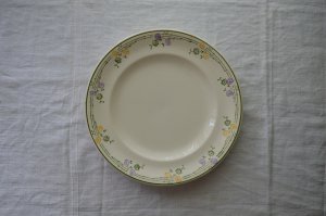 Assiette plate ancienne en faience de Longwy B