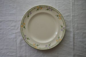Assiette plate ancienne en faience de Longwy C