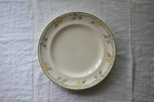 Assiette plate ancienne en faience de Longwy E