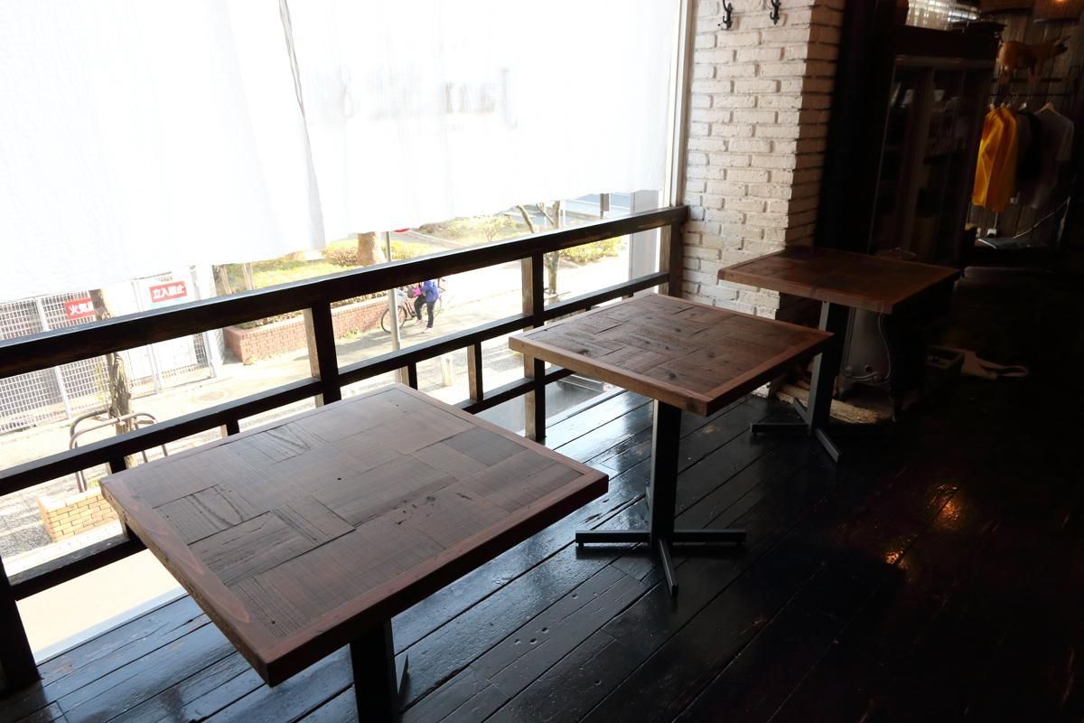 カフェテーブル2台｜黒皮鉄｜溶接｜古材｜足場板｜カフェテーブル ikp cafeカフェテーブル60/古材家具イカピー