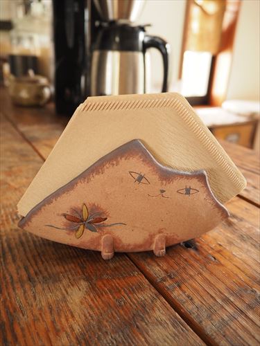 陶器の猫のコーヒーフィルター入れ
