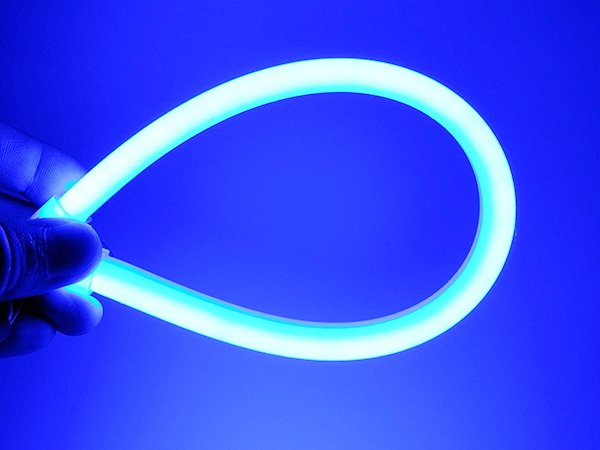 つぶつぶ感なしシリコンチューブLED ホワイト・ブルー LEDデイライト 2本 60ｃｍ【2358-dl】 - Mファクトリー 明かり屋（あかりや） LEDショップ