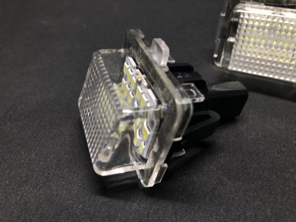 ベンツ W212 後期モデル専用 ナンバー灯ユニット交換タイプ LED 3ヶ月保証【2273】 - Mファクトリー 明かり屋（あかりや）LEDショップ