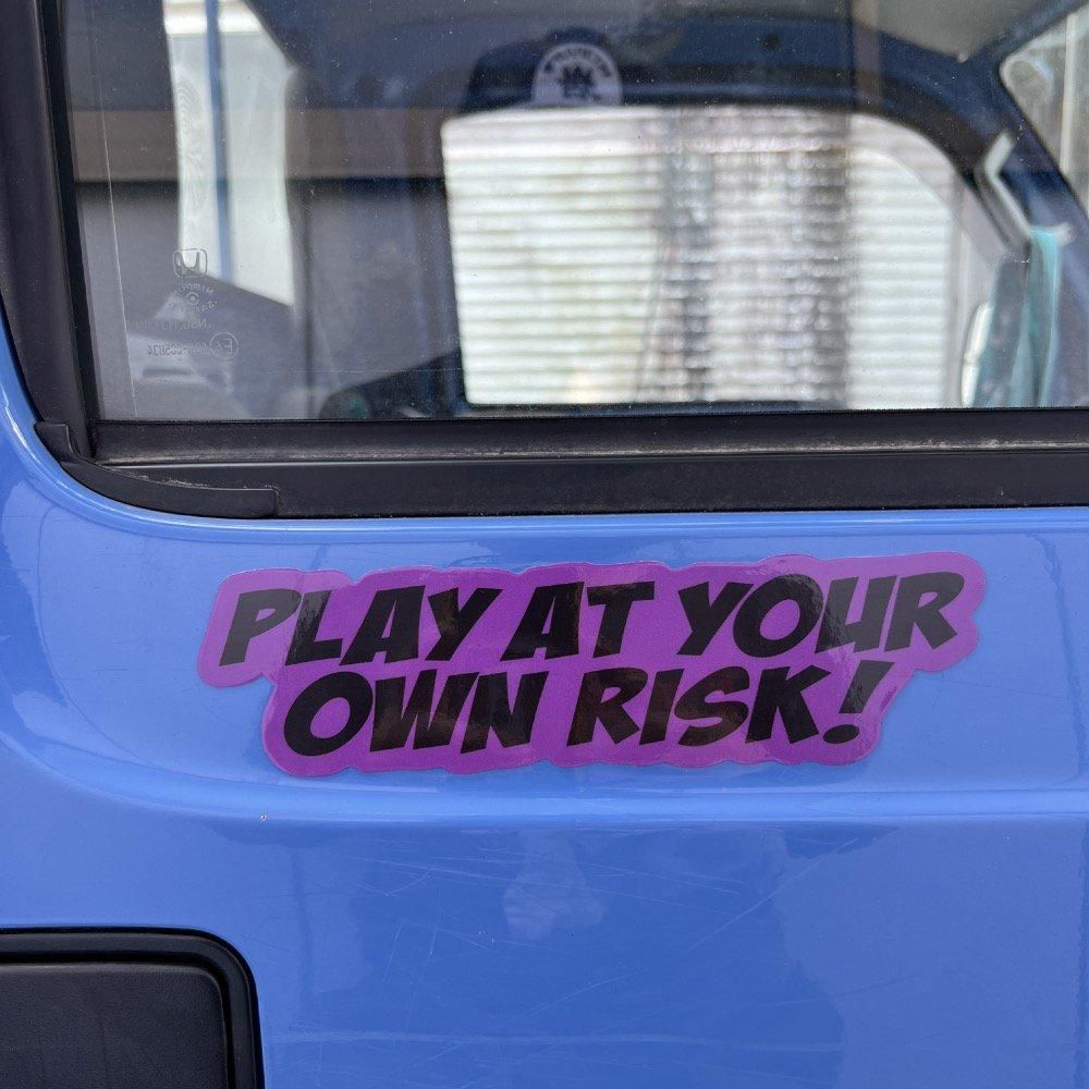 PLAY AT YOUR OWN RISK と刈 - ホームーセンターバリカンズ