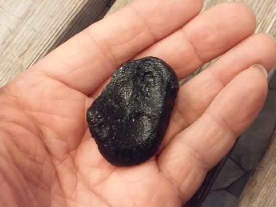 宇宙からの神秘なるエナジー！！ ベトナム産『テクタイト』隕石 約