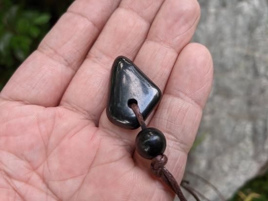 新作❣️Wフラーレン❣️特大フラーレンIN天然フラーレン★シュンガイト★ 地球上で唯一の天然フラーレンの石～！！ ロシア産【シュンガイト】 約