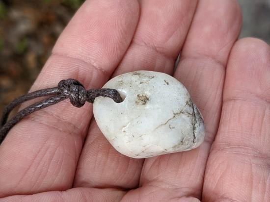 約8㎏以上あり！北海道産 縞瑪瑙の置物 ダメージがあり 北海道 花石産 メノウ 瑪瑙 25mmペアシェイプ ルース 4.52g