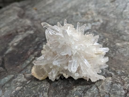 爆レア～♪ 神秘＆魅惑の島！！ 『マダガスカル産・水晶』原石