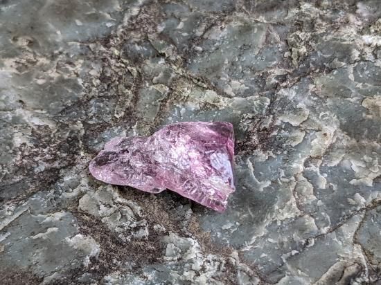 神秘の不思議な石！！ アメリカ・カルフォルニア州北部 『シエラネバダ