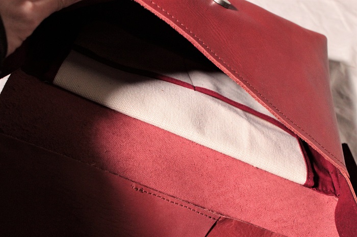 ohta red letter bag/手紙鞄 レッド ユニセックスの画像です。