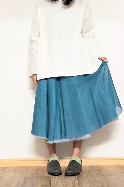 TENNE handcrafted modern 4枚スカート ベージュ/グレー/ブルーグリーン/サックスの画像です。