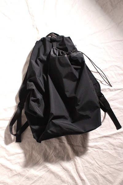 ohta black ruck sack/アシンメトリーリュック ブラック ユニセックスの画像です