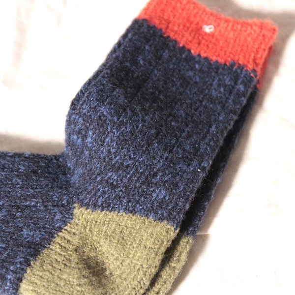 mauna kea ウール配色切替の靴下その3（5色展開） ユニセックスの画像です