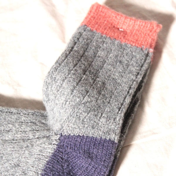 mauna kea ウール配色切替の靴下その3（5色展開） ユニセックスの画像です