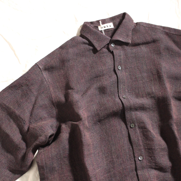 muku 別注ロングシャツ バーガンディ ユニセックス（メンズ別注・特注カラー）の画像です