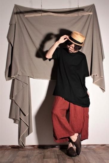 新品未使用タグ付き　細いラタンで編まれた珍しいカンカン帽　Dari 新品未使用タグ付き 細いラタンで編まれた珍しいカンカン帽 Dari