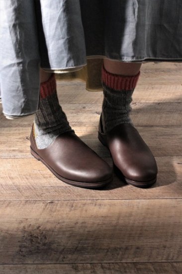 ブランド【NAOT】 CLARA　サンダル型 革靴 (26cm)