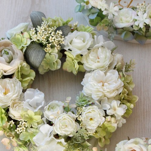 清楚な白バラのフラワーリースアーティフィシャルフラワー高級造花｜結婚祝いやウェディングウェルカムリースに！＜送料無料＞