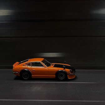 NISSAN FAIRLADY Z (S30) Orange/Carbon hood 1/64INNO64 IN64-240Z 