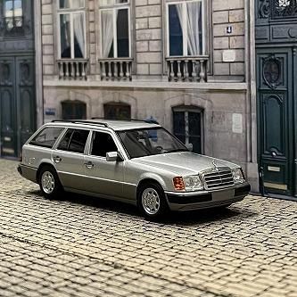 Mercedes-Benz 300TE (S124) 1990 Silver 1/43MAXICHAMPS