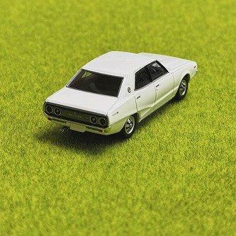 NISSAN SKYLINE 2000GT (GC110) 1974 White 1/64 TOMYTEC LV