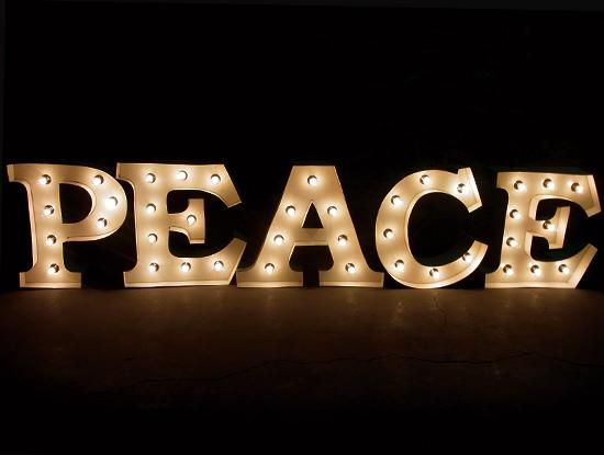 アルファベットライト／ブリキ立体文字電球看板【PEACE／ピース