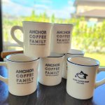 <img class='new_mark_img1' src='https://img.shop-pro.jp/img/new/icons56.gif' style='border:none;display:inline;margin:0px;padding:0px;width:auto;' />「ANCHOR COFFEE FAMILY」オリジナルマグカップ