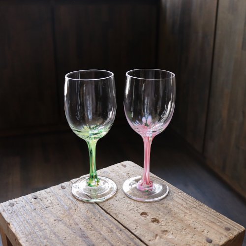 ワイングラス 小 花の彩（ピンク） - ちいさな硝子の本の博物館 オンラインショップ