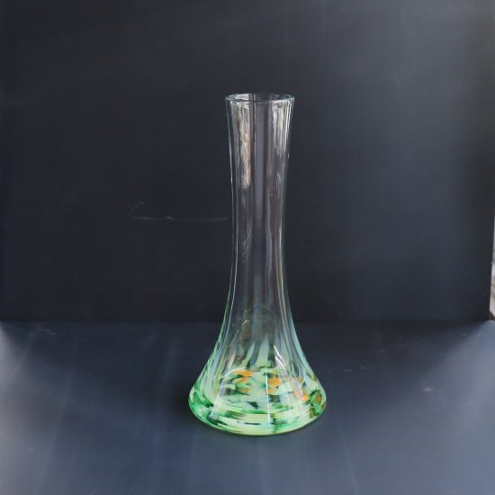 ガラス花瓶 底広型 グリーン - ちいさな硝子の本の博物館 オンライン 