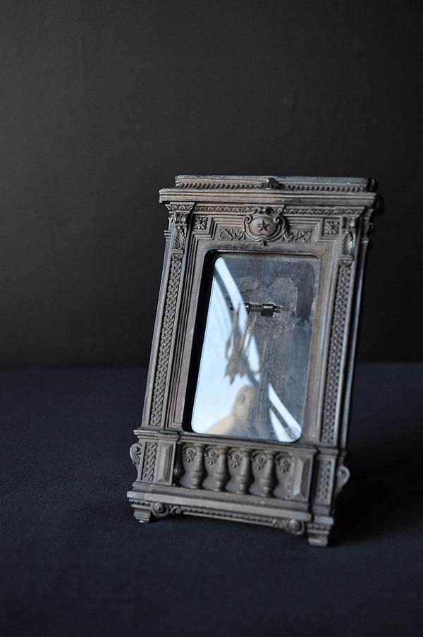 【レア】2人の天使のフレーム　ボワデュルシ　ボンベガラス入りフランスアンティーク レア】2人の天使のフレーム ボワデュルシ ボンベガラス入り